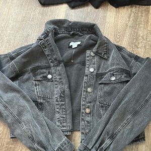 Black denim forever 21 cropped Jean jacket